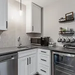 Luxurydenver Studio W Hot Tub 2 Mi To Downtown